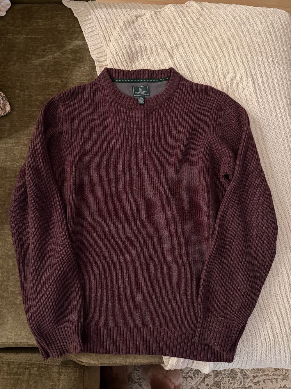 G.H. Bass & Co. Men's Crewneck Sweater in Burgundy
